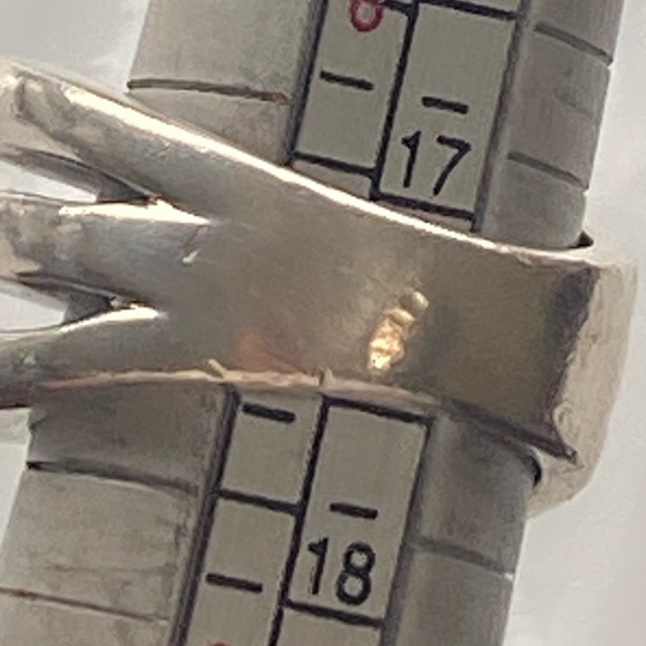 Silpada  Open Geometric Design Ring size 7
R1618 (rare find 2008) - Picture 9 of 9